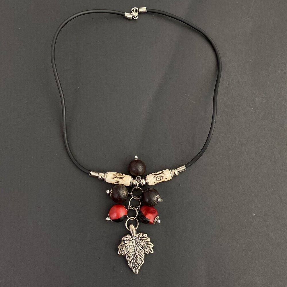Leaf Pendant Silver Tone Corded Dangle Necklace‎ Women's W/Beaded Berry Cluster